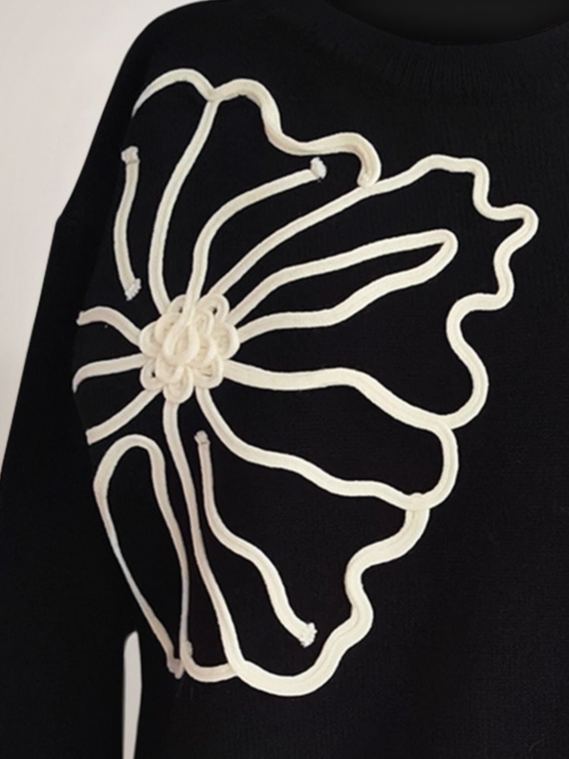 Chic Flower Round Neck Long Sleeve Sweater