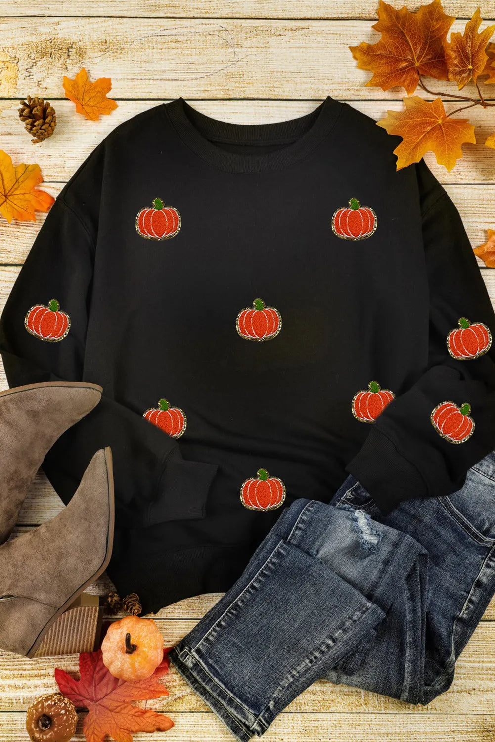 Small Pumpkin Round Neck Long Sleeve Sweatshirt